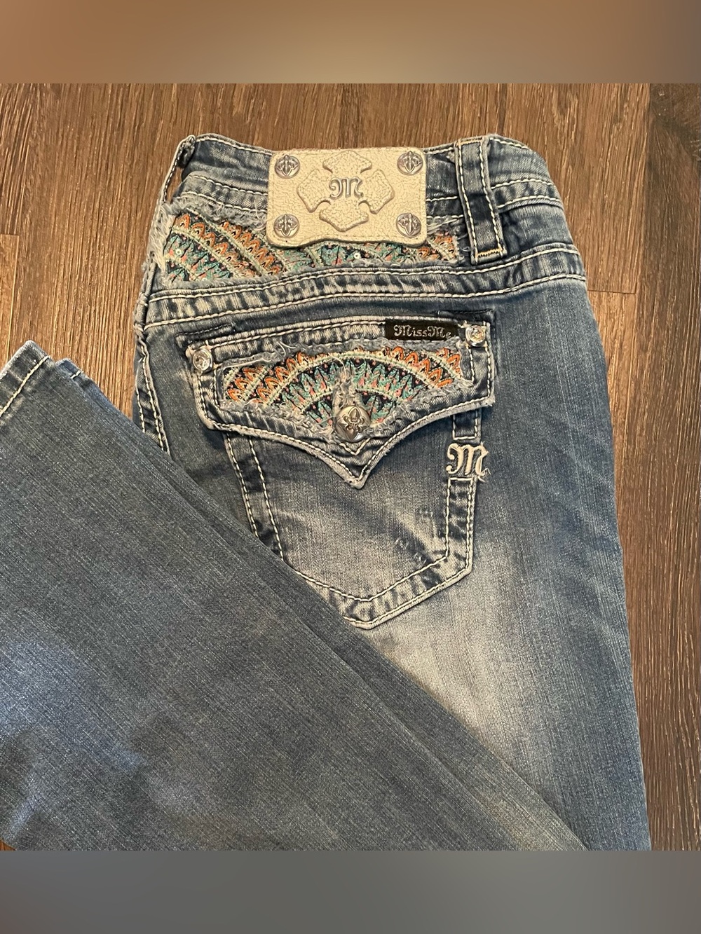 Miss Me Women’s Size 29 Relaxed Boot Jeans Blue Denim Embroidered Embellished
